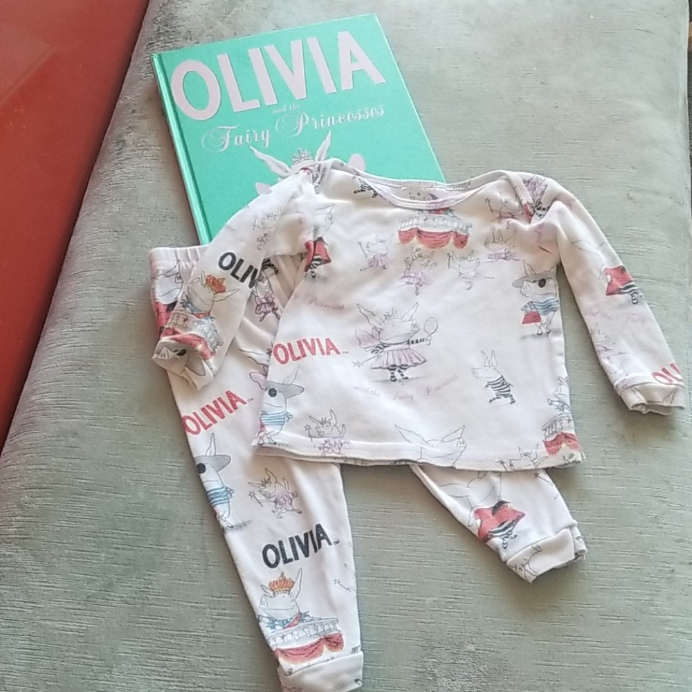 Books to bed Olivia pajama set